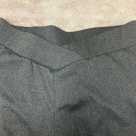 Butt scrunch V-waist crossover leggings - Picture 3 of 4